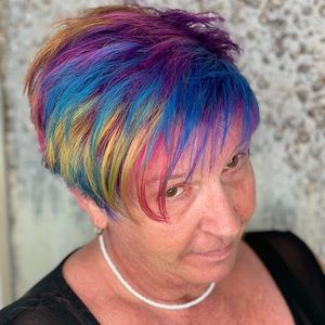 Meet your Posher, Debbie dj